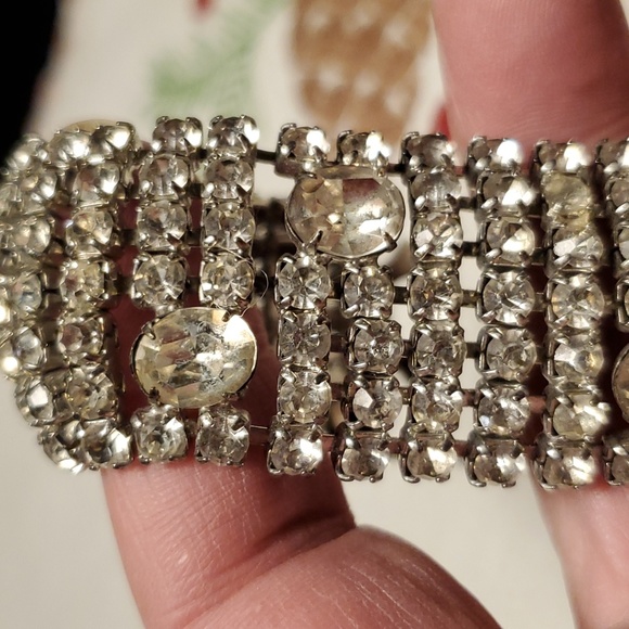 Weiss Rhinstone Bracelet - Picture 3 of 9